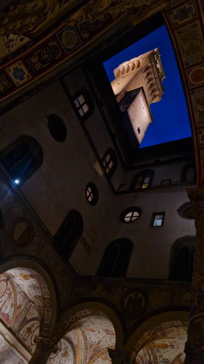 tc-travel-counsellors-wide-inside-veerle-willems-italy-firenze-tower-city-night-inside-diagonally-2-standard.jpg
