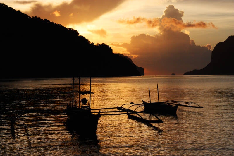 tc-travel-counsellors-wide-inside-veerle-willems-philippines-el-nido-boats-sunset-standard-tabocl.jpg