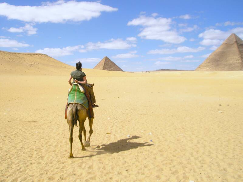 tc-travel-counsellors-wide-inside-veerle-willems-portrait-egypt-cairo-pyramids-camel-standard-jh5qts.jpg