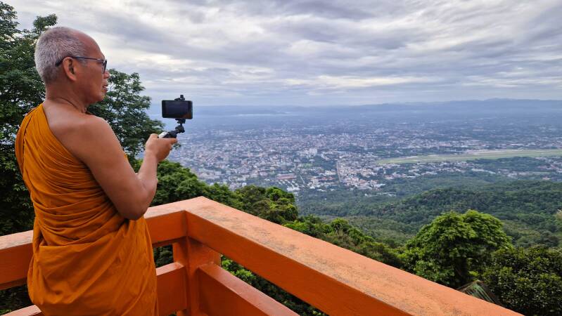 tc-travel-counsellors-wide-inside-veerle-willems-thailand-chiang-mai-monk-view-standard-mwlmca.jpg
