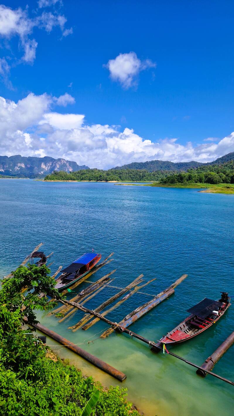 tc-travel-counsellors-wide-inside-veerle-willems-thailand-khao-sok-lake-boats-standard-qi65t9.jpg