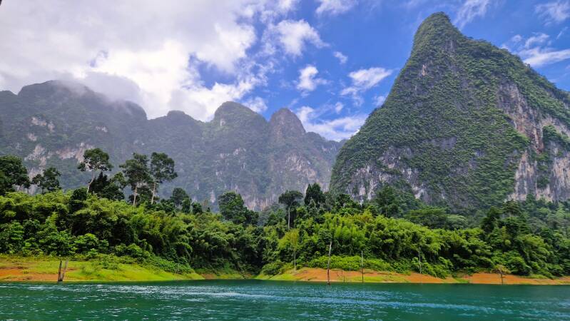 tc-travel-counsellors-wide-inside-veerle-willems-thailand-khao-sok-lake-mountain-standard-yjl0pm.jpg