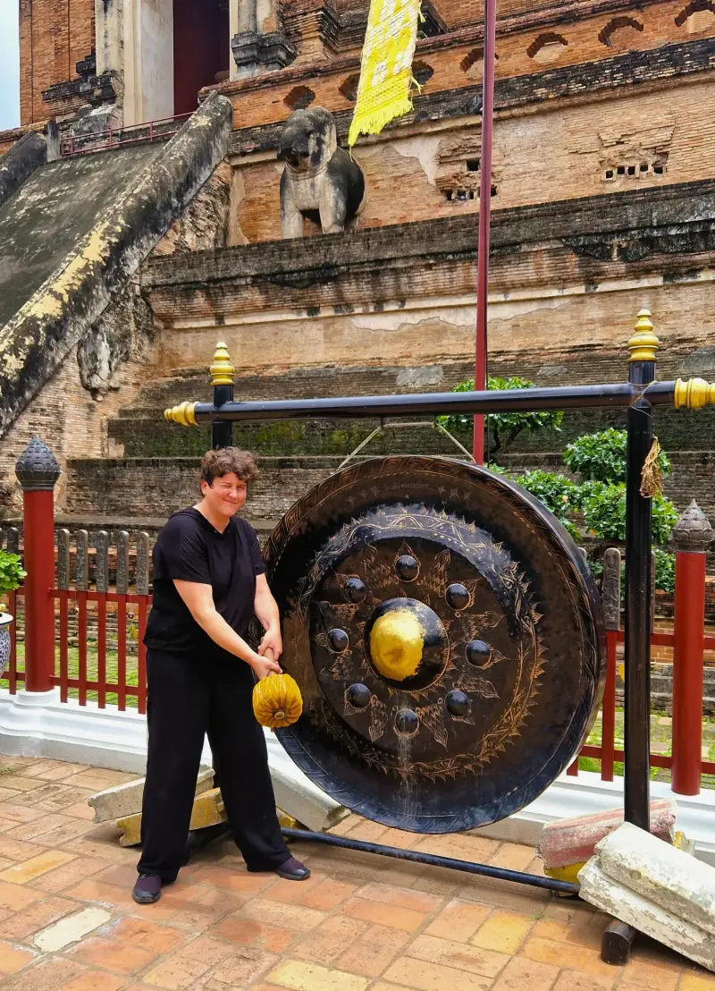 thailand-monks-temples-visit-standard.webp