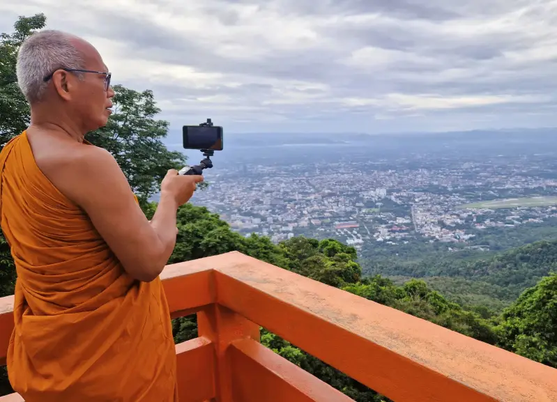 thailand-tempels-chiang-mai-buddha-monk-standard-01wdek.webp