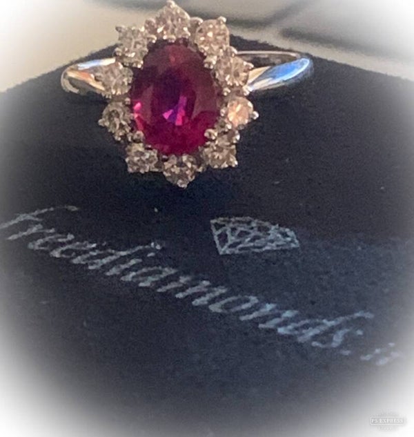 ANELLO CENTRO E GIRO PRINCIPESSA ORO BIANCO 18 KT E RUBINO NATURALE 1,20 CT - NATALE