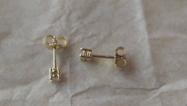 ORECCHINI PUNTO LUCE A FILO UOMO DONNA IN ORO GIALLO 18 KT E DIAMANTI NATURALI 0,10 CT - REGALO NATALE