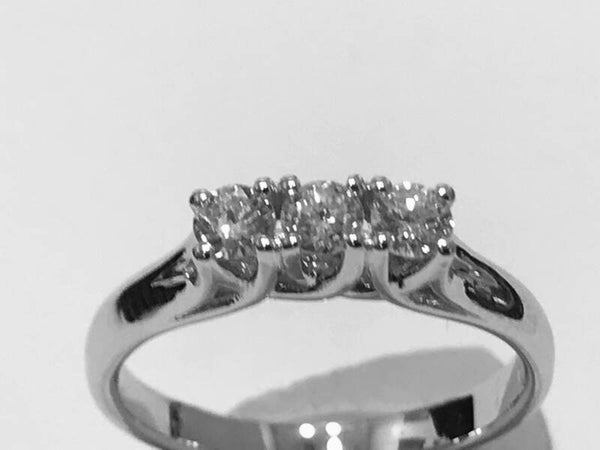 ANELLO TRILOGY ORO BIANCO 18 KT E DIAMANTI 0,45 CT