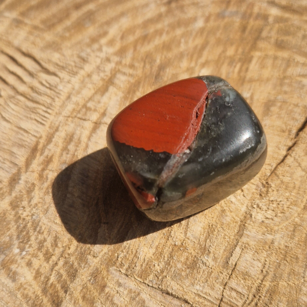 Jaspe héliotrope cubique roulée