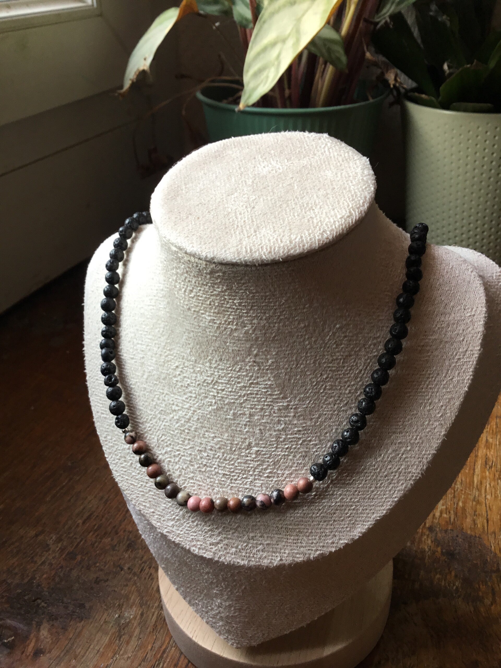 Collier Rhodonite et pierre de lave