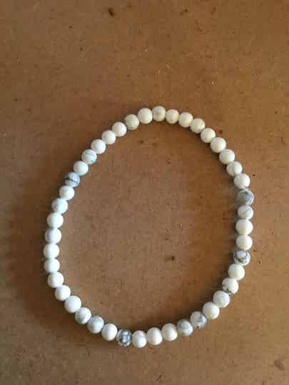 Bracelet boules howlite blanche