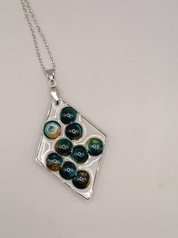 Collier en époxy