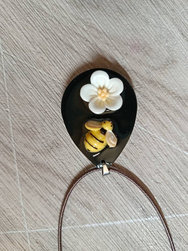 Collier abeille