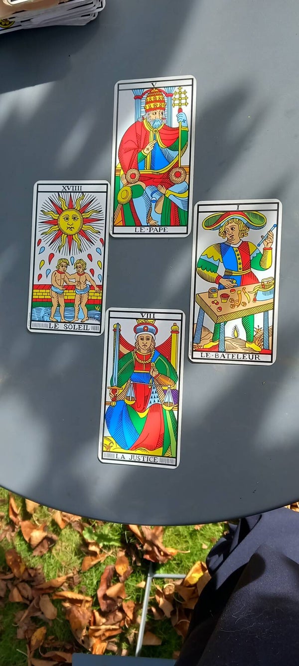 TIRAGE DE CARTES REPONSE A UNE QUESTION