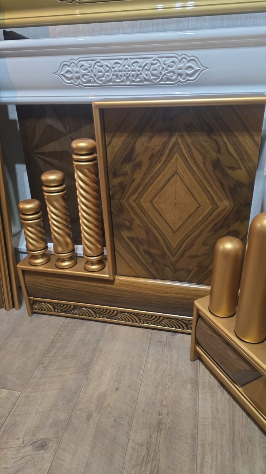 accodoir-salon-marocain-marron-doree