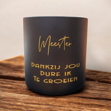 Stoffig zwart