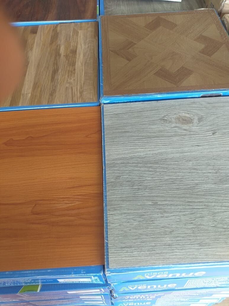 Loseta Vinilica en cuadros Estilo maderas