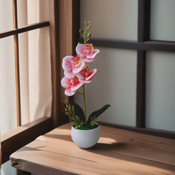Realistische kunstmatige orchideeënpotplant met plastic pot