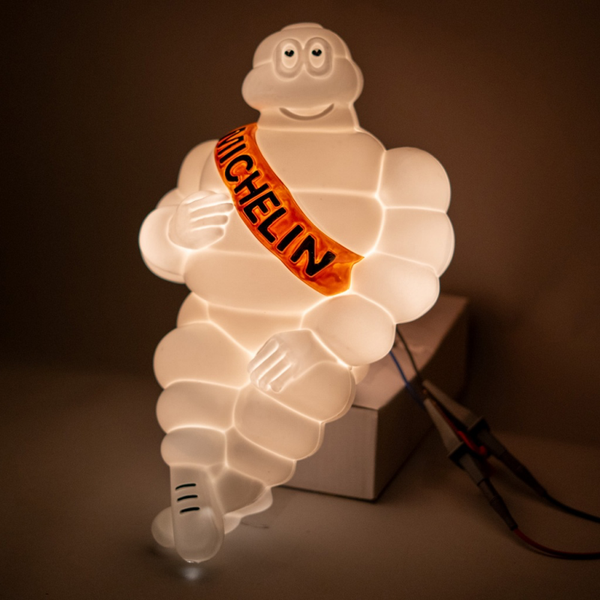 Old School Michelin Man met Halogeenverlichting