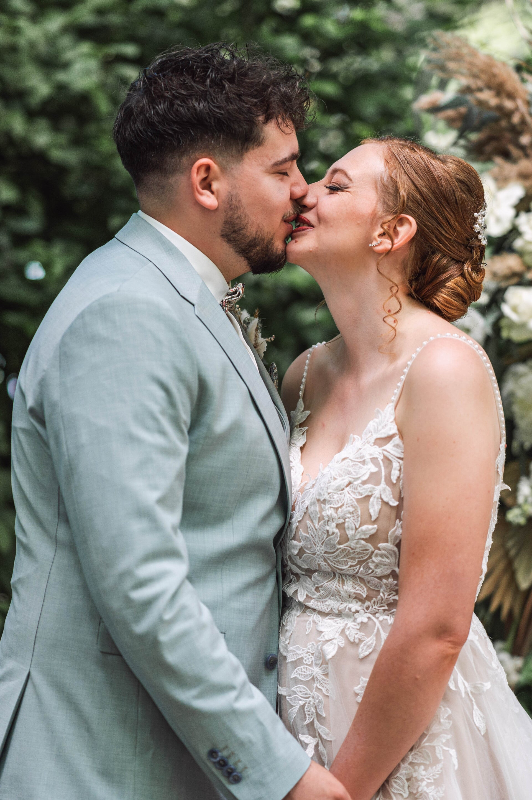 photo d'un couple lors de leur mariage