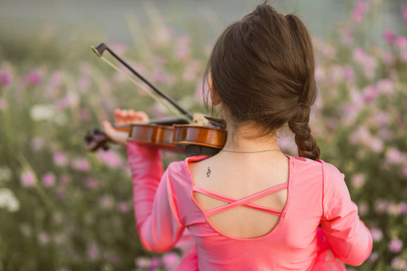 violon musique enfant de dos