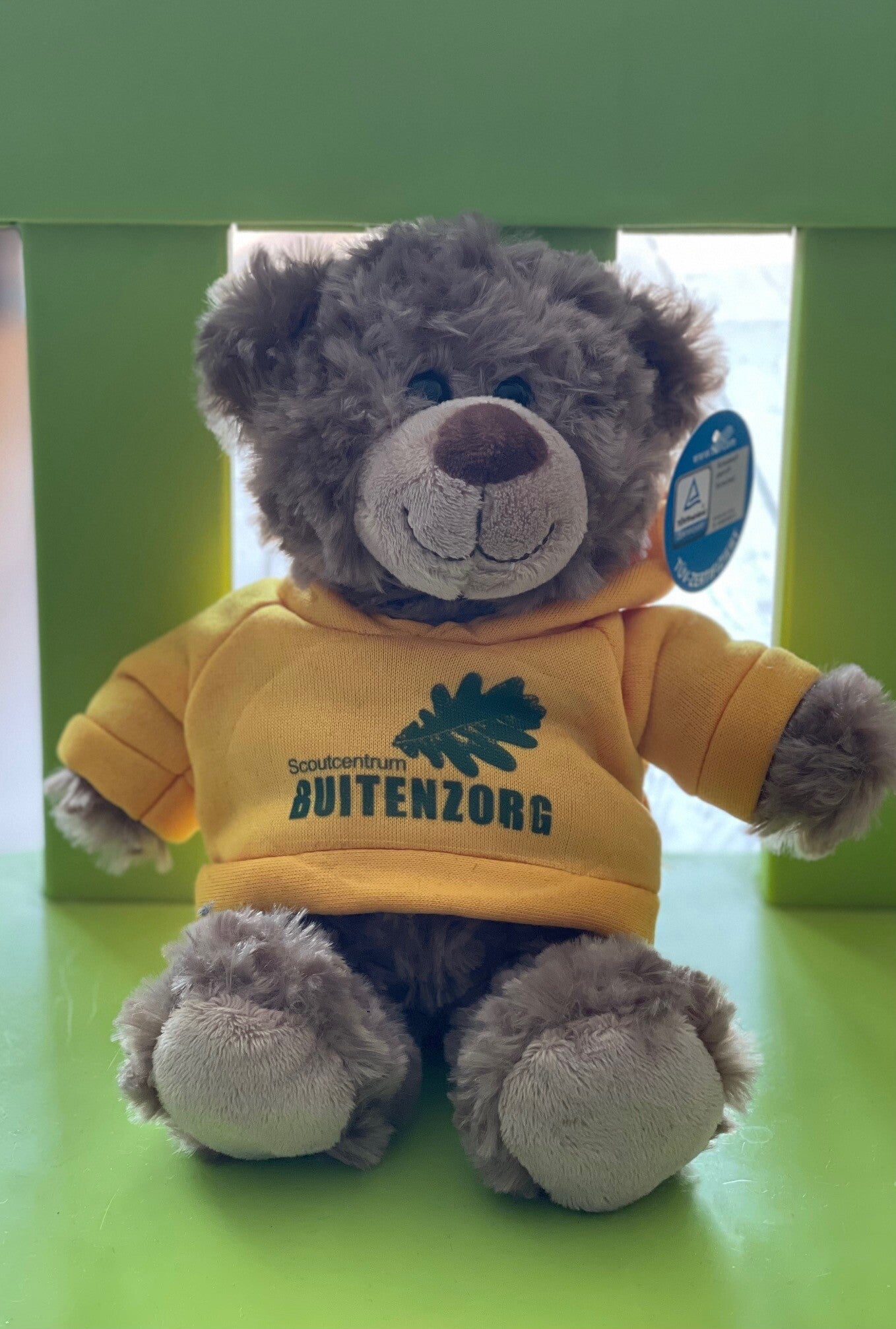 Pluche Knuffel Beer met hoodie met Scoutcentrum Buitenzorg Logo