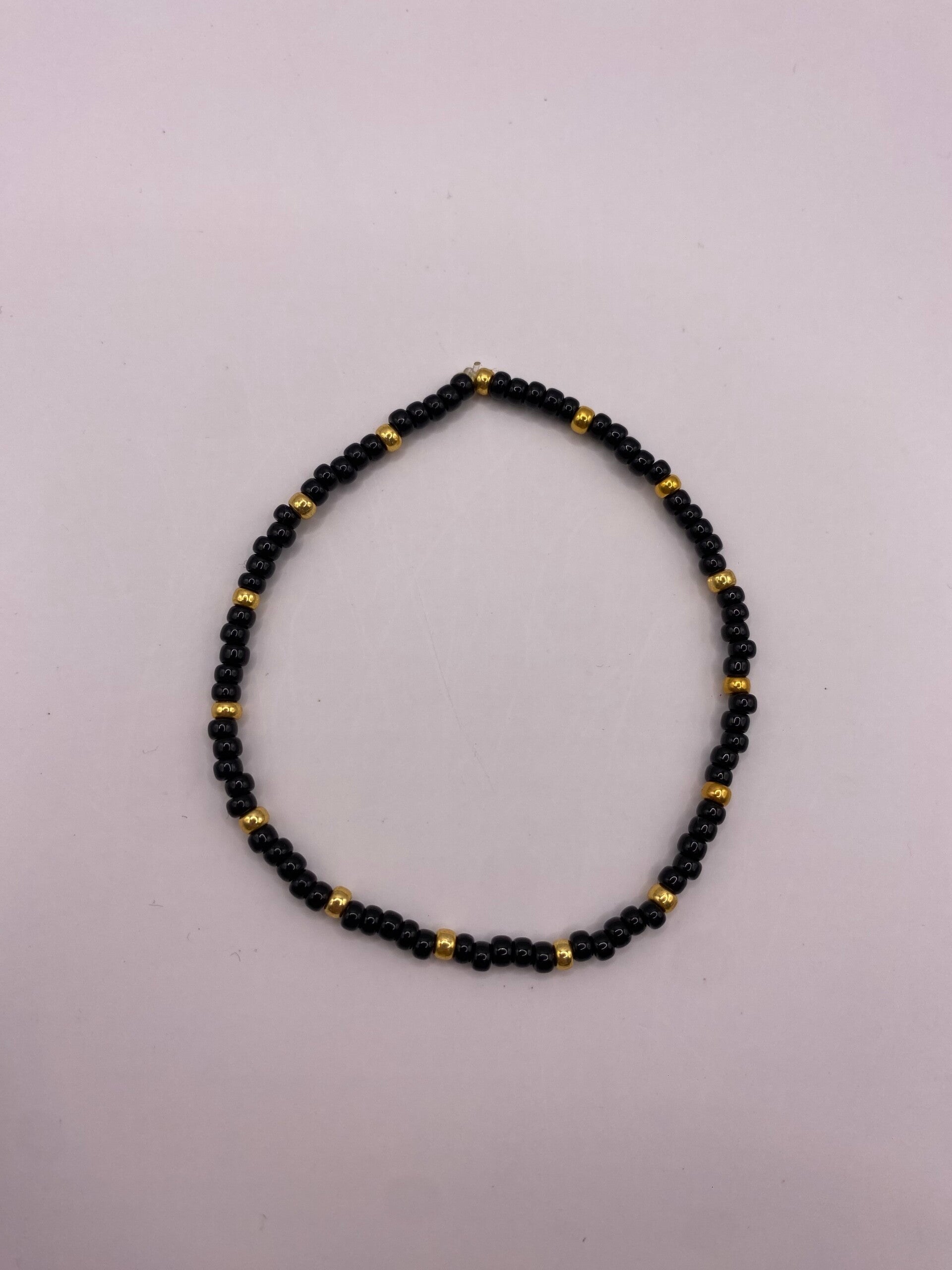 Armbandje zwart met goud
