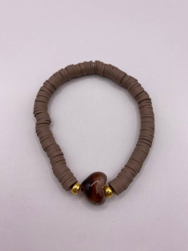 Armbandje bruin met hart