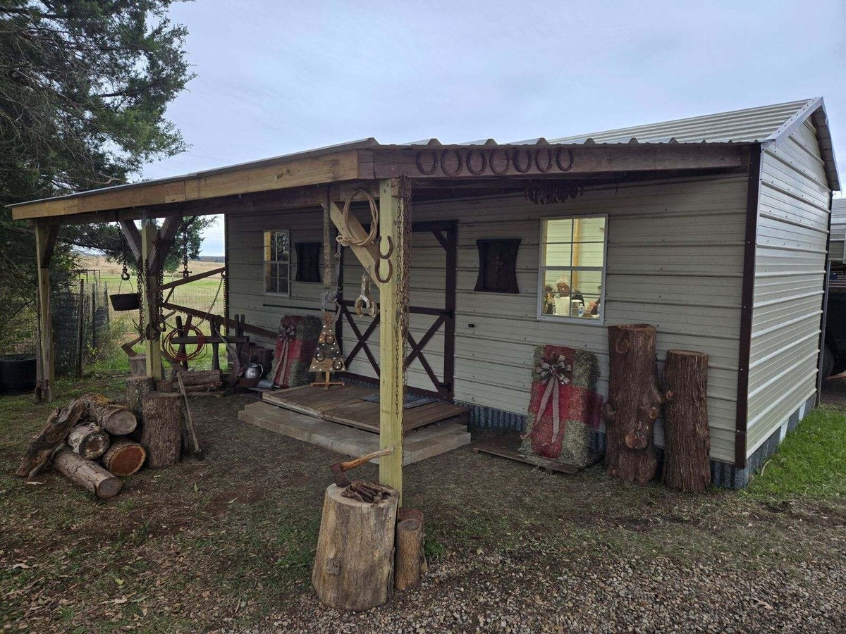About Us | K & R Art Barn
