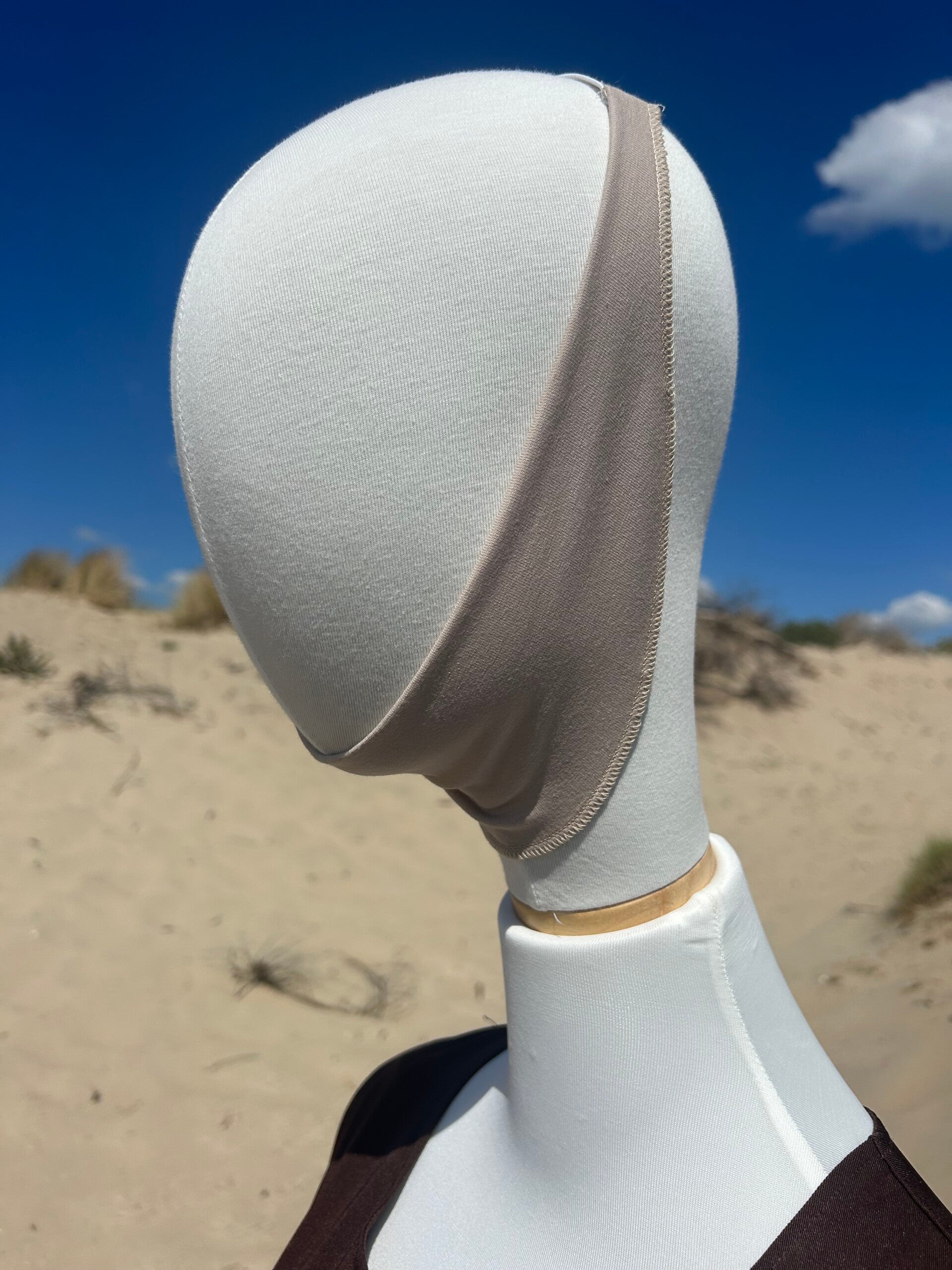 Small Chin Collection Beige