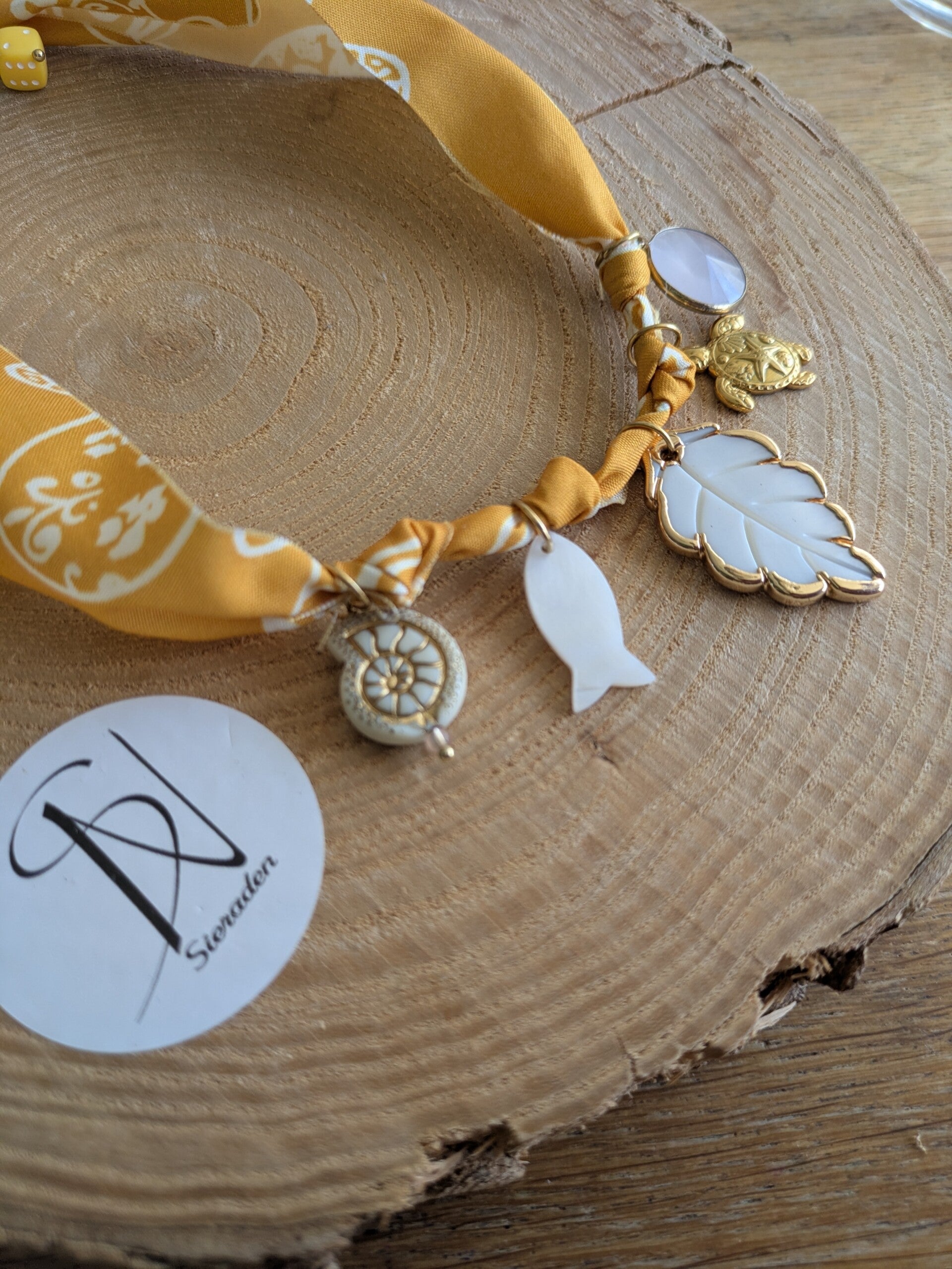 Bandana Ketting Okergeel