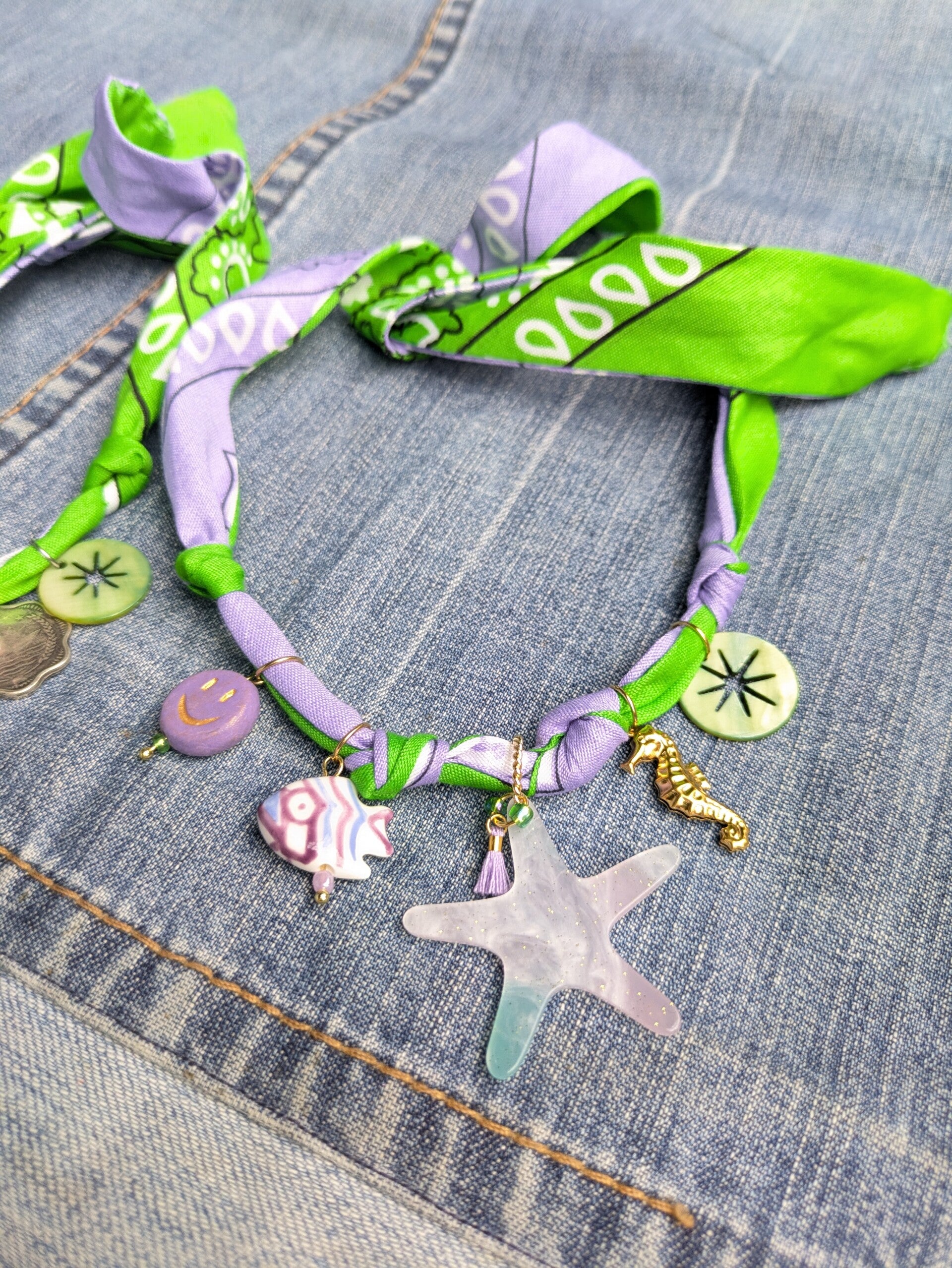 Bandana ketting bedels paars/groen