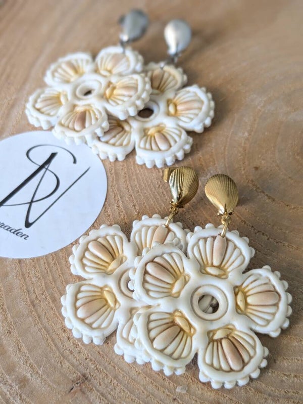 Shell flower oorbellen