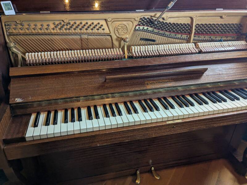 Pianostämning av ett Ekströmspiano på Rooftop studios