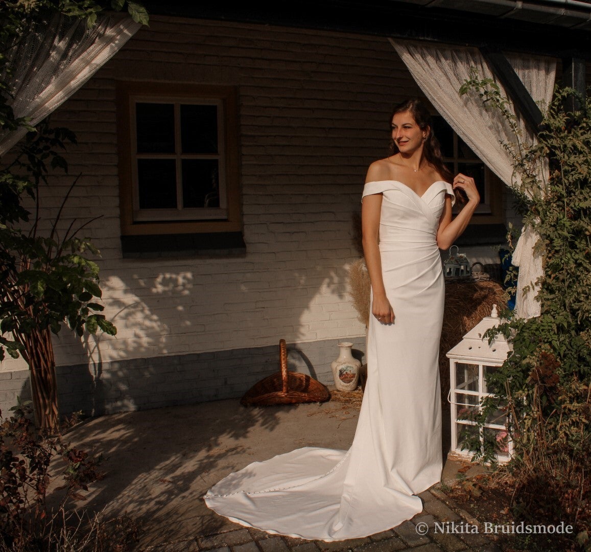 Nikita Specials  mooie door eenvoud Bruidsjurk Style 25032