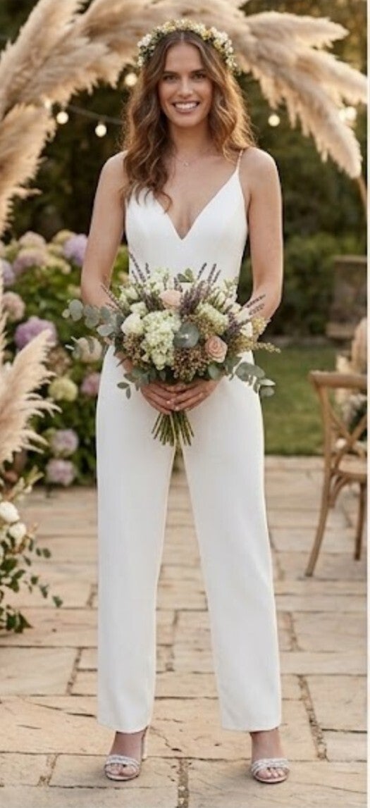 Alix bruids jumpsuit – moderne korte lengte – diepe V en open rug – diverse maten
