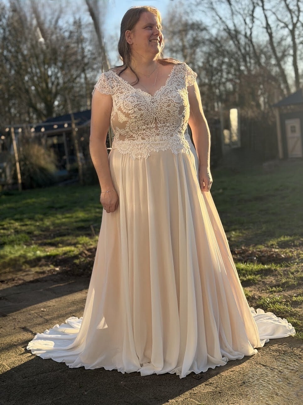 Tweedehands plussize trouwjurk maat 46 – romantische bruidsjurk met kantCode 2025165