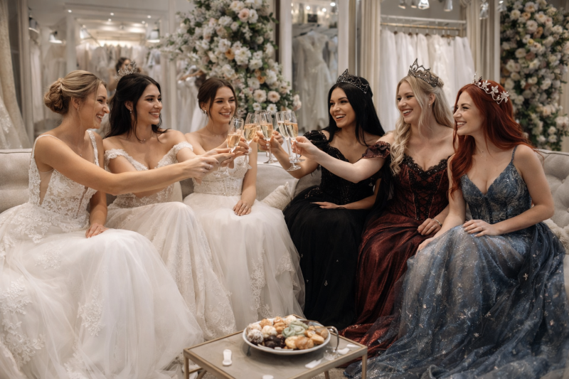 trouwjurken passen voor de lol