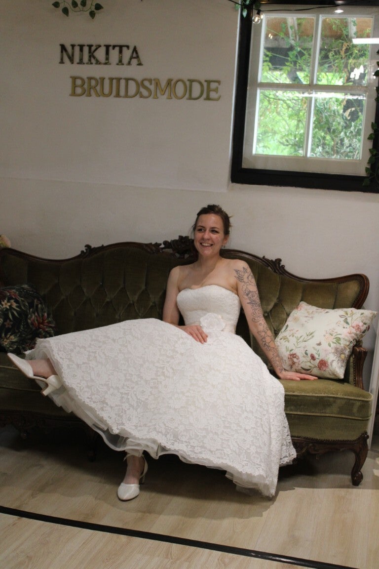 🌿 Justin Alexander – Nog niet gedragen-  Kanten Trouwjurk met Retro Flair | Maat 38 🌿–Code 2025105