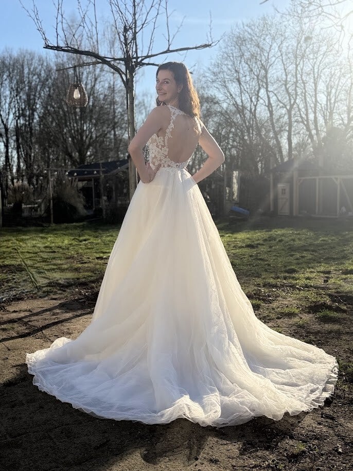 Tweedehands Ladybird trouwjurk met kanten lijfje en A-lijn rok – maat 36 code 202610