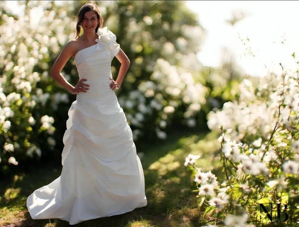 Verhuur! 🌿Vintage Trouwjurk – Speelse Asymmetrie🌿code VH14