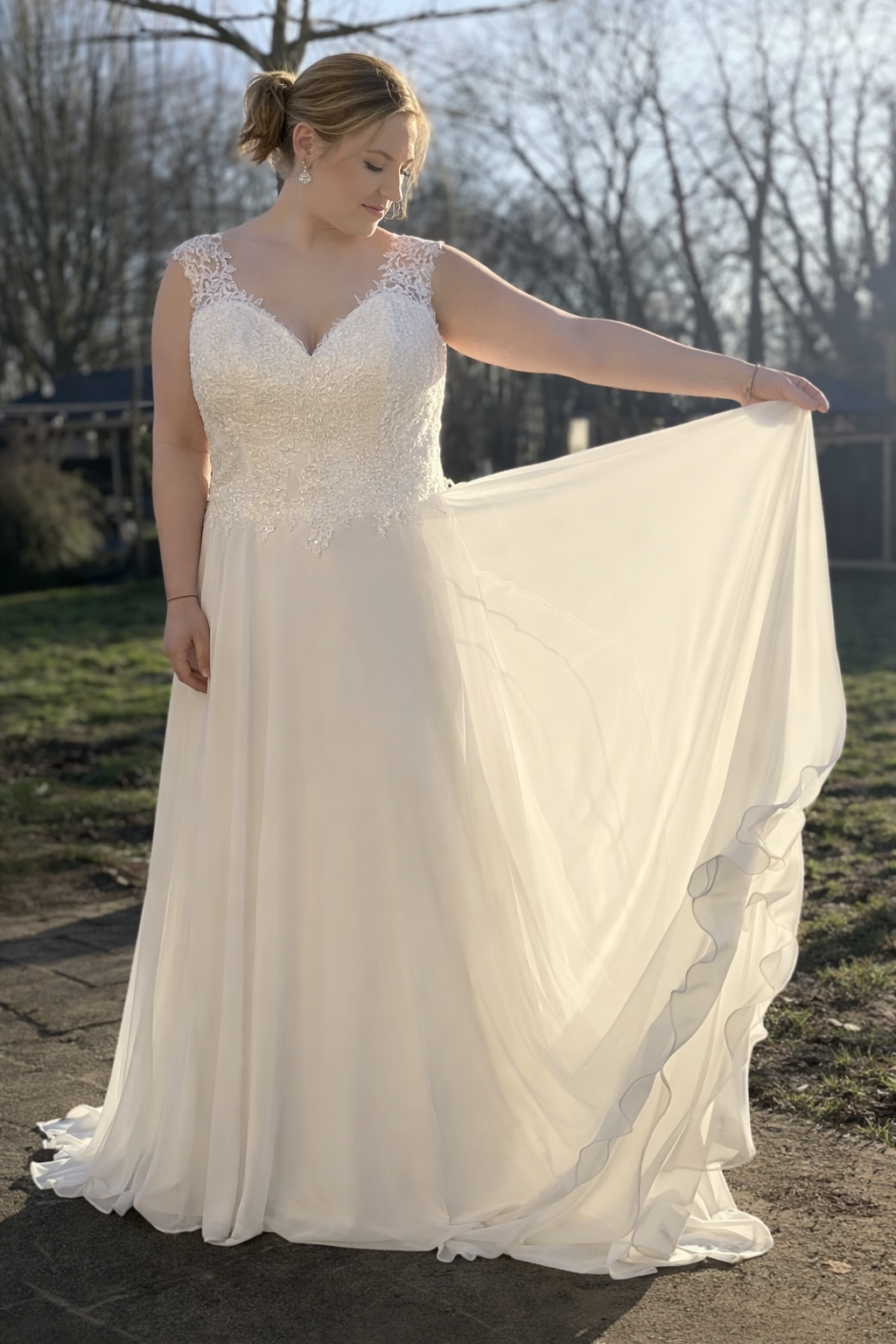 Nieuwe trouwjurk plussize – A-lijn chiffon bruidsjurk met kanten top – maat 46    Code 202626