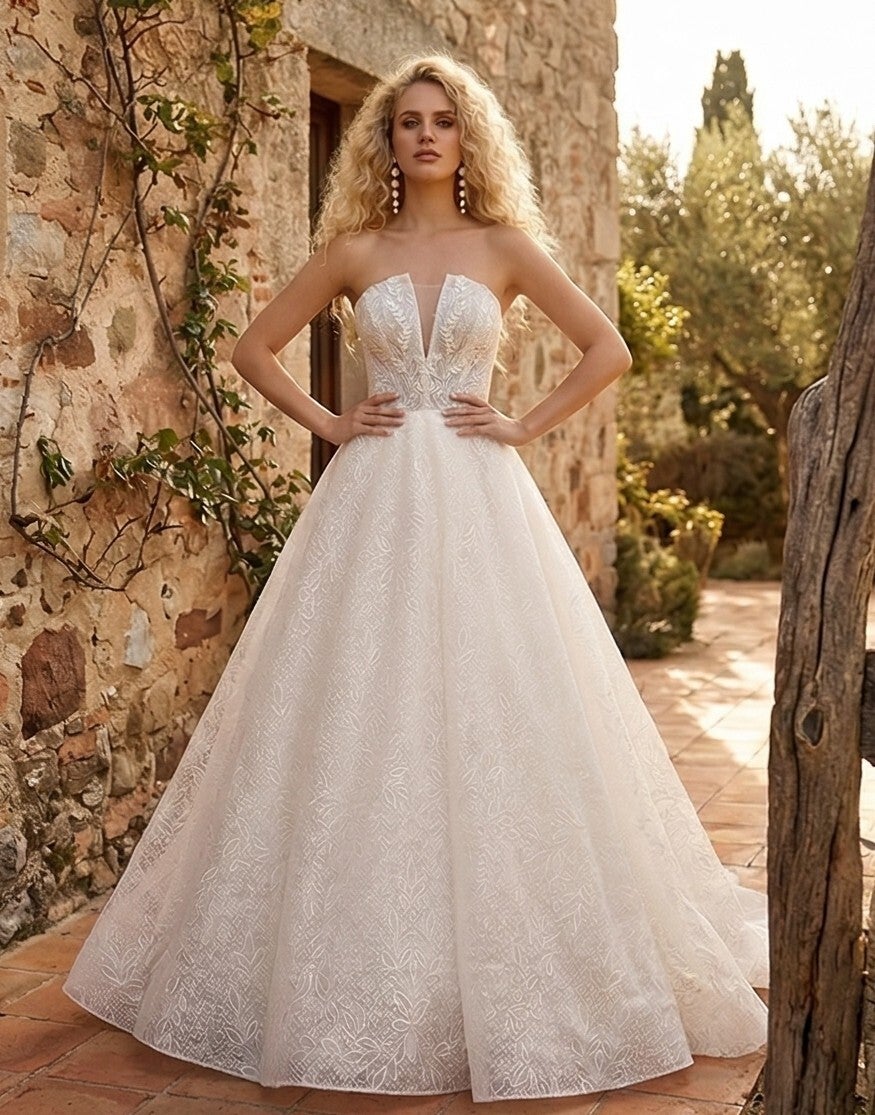 Prachtige A-Lijn Bruidsjurk met Sierlijk Bladmotief en Plunging Halslijn LY3505