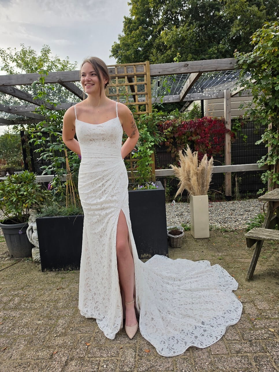 Nikita Special – stoer kant met een vrouwelijke split LY 9