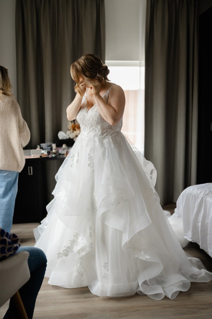 ✨Tweedehands  Sincerity trouwjurk – maat 48  | romantisch kant & speelse rok code 202644