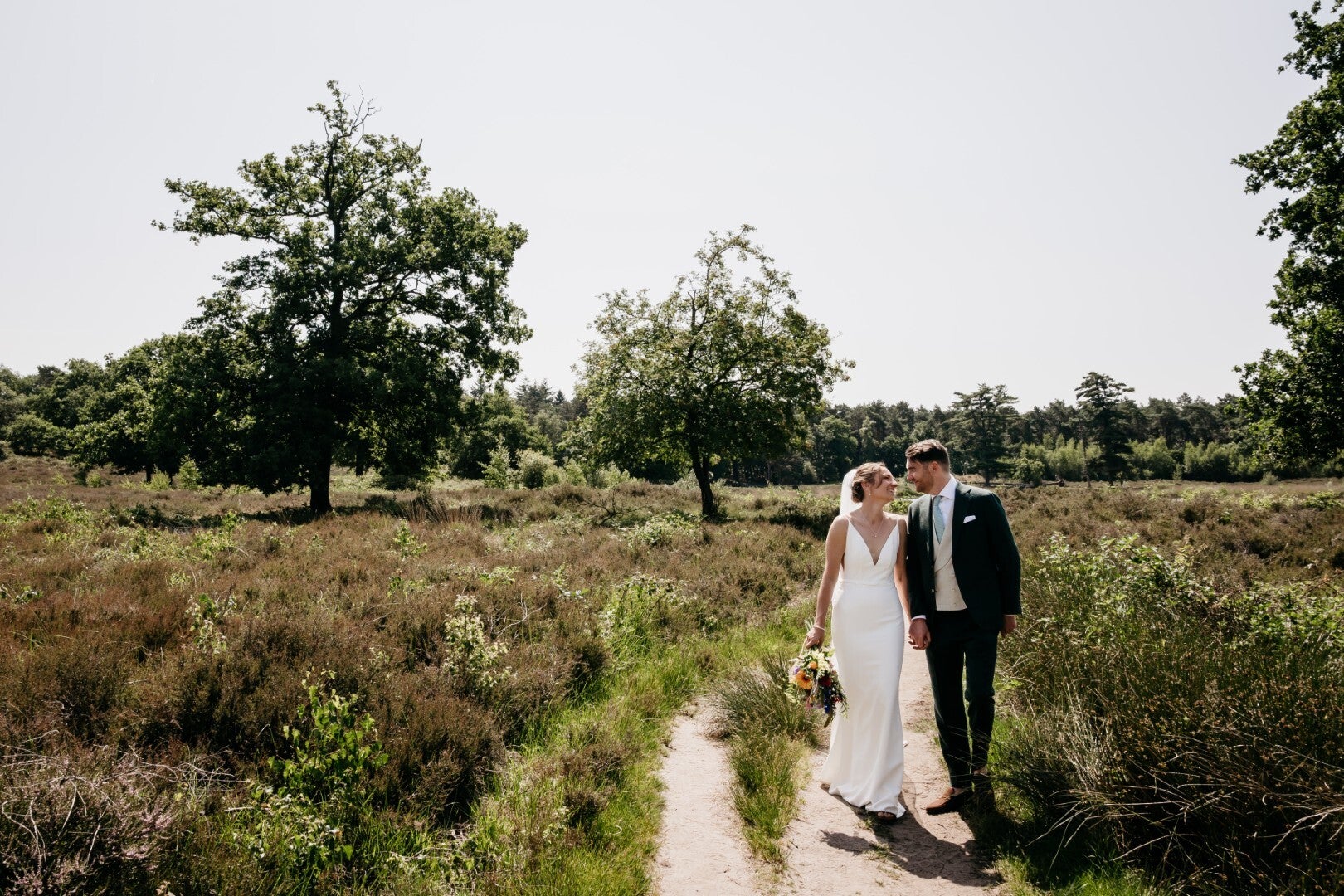 Tweedehands Made With Love trouwjurk – maat 38 | Minimalistisch met lef  Code: 202607