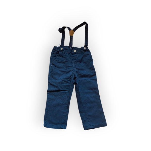 Hose mit Hosenträger