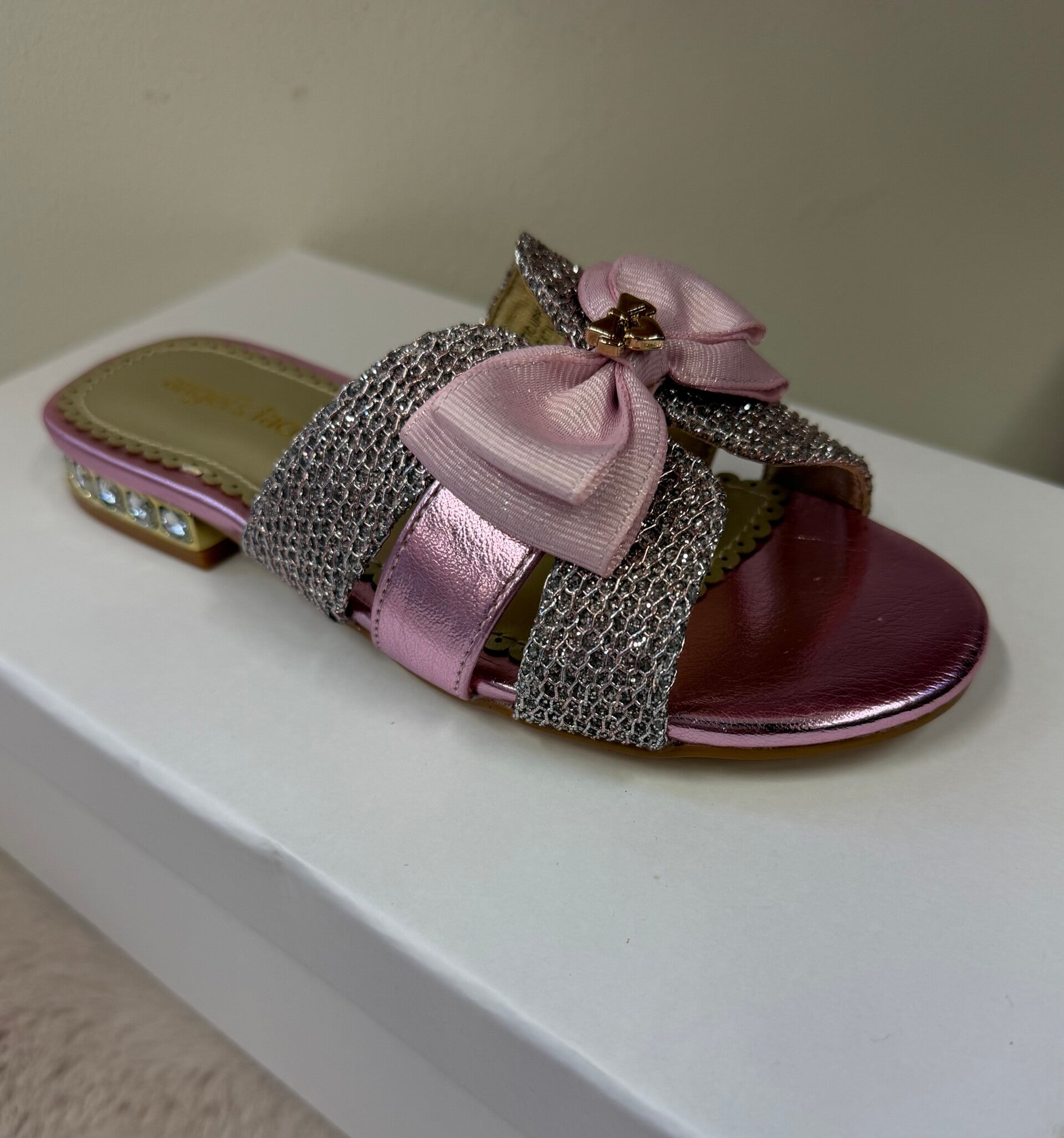 Angel's Face - Pink Sandal