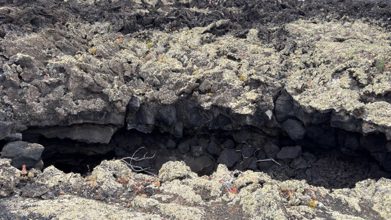 Krater durch Vulkangasausbrüche auf Lanzarote - Juni 2026