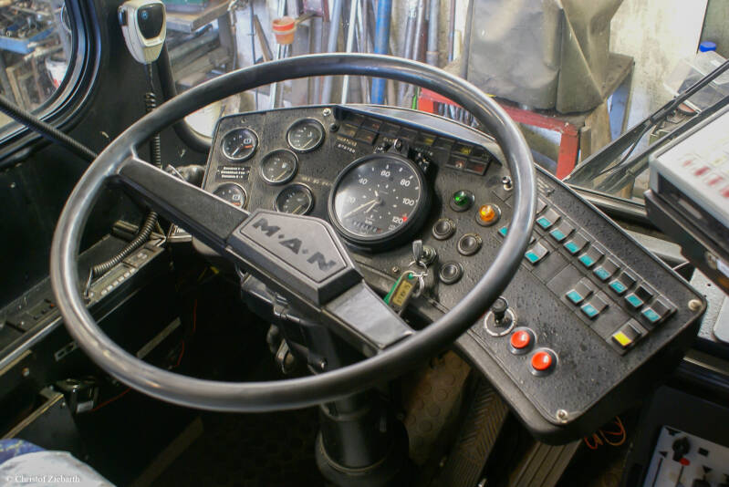 Fahrerplatz MAN SÜ 240