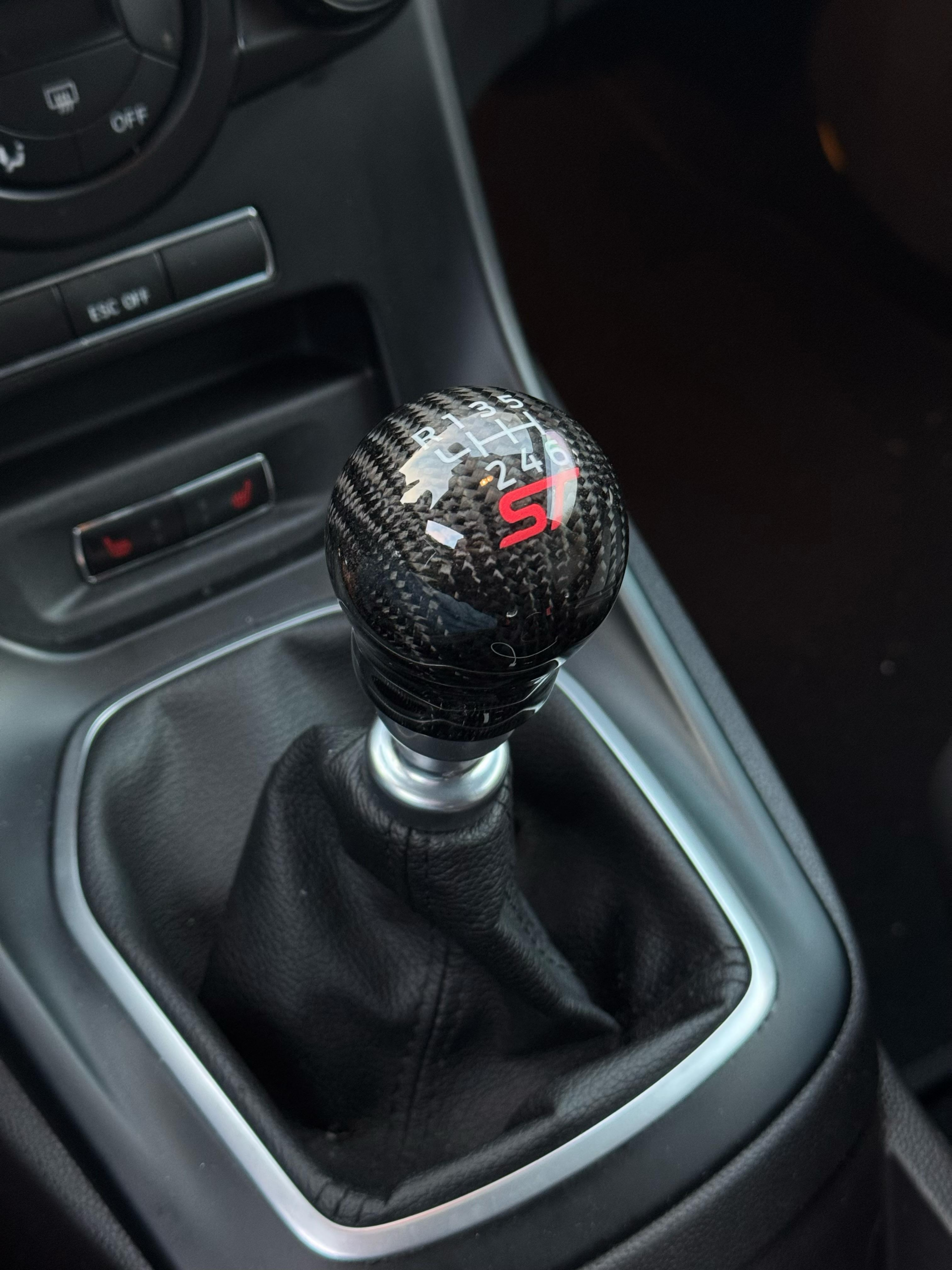 Carbon Versnellingspook – Universeel of met ST Logo